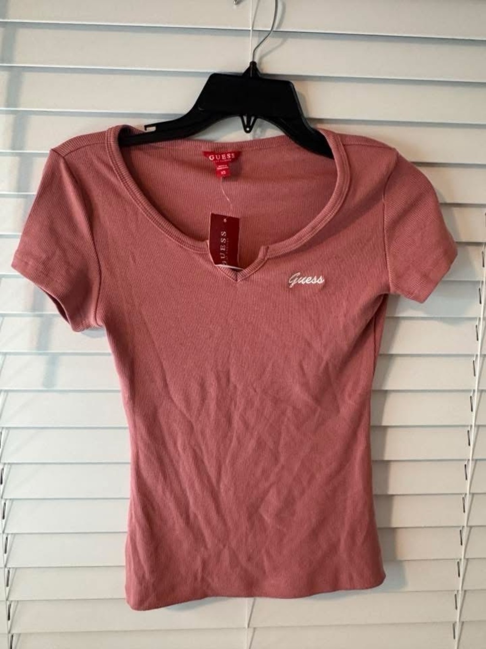 GUESS Dusty Rose Short Sleeve Scoop Neck Ribbed Tee